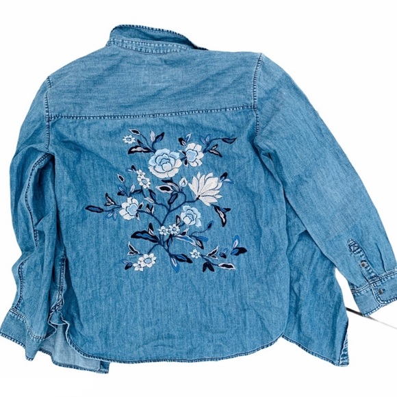 American Eagle Floral Denim Button Down Shirt - Picture 5 of 15